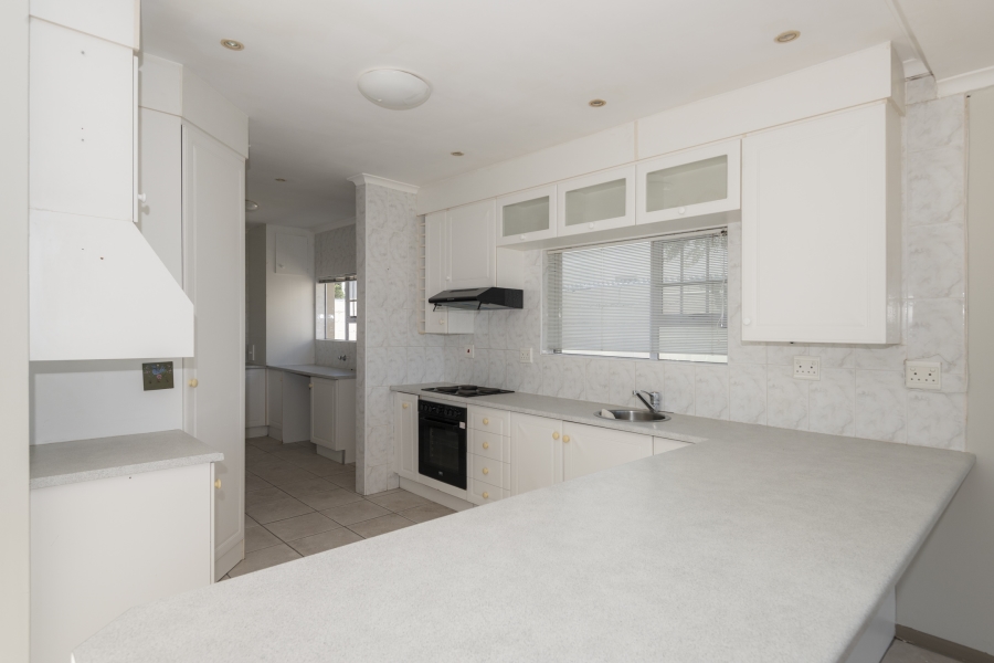 4 Bedroom Property for Sale in Middedorp Western Cape